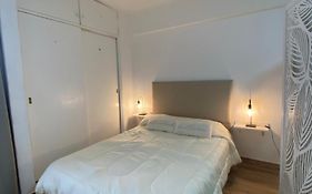 Monoambiente moderno a una cuadra del mar Alsina y Colón